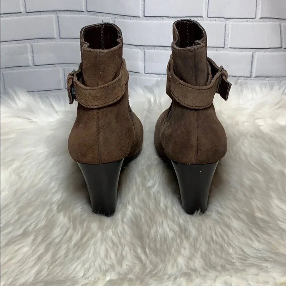 Lauren Ralph Lauren very good